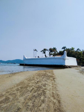 Apto 950mts apenas da Praia da Enseada e da Balsa com acesso à Prainha Branca, Excelente localização no Centro de Bertioga, vaga de garagem, área de churrasqueira, ar condicionado, secador de cabelo, 